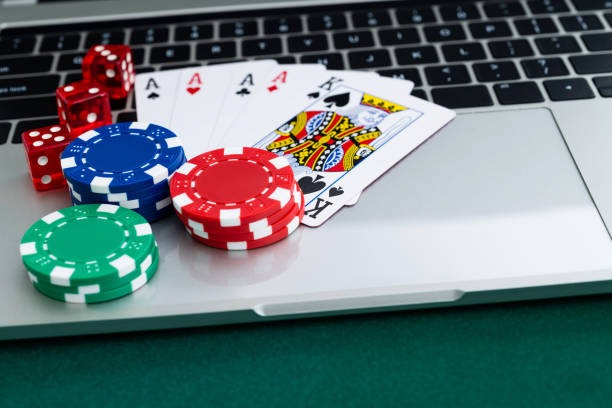 merdekabet live blackjack table on mobile screen with dealer and player cards visible