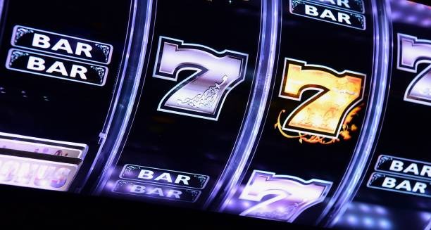 Squeeze baccarat card reveal feature