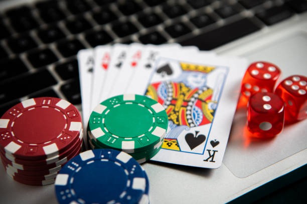 Dealer spinning the roulette wheel